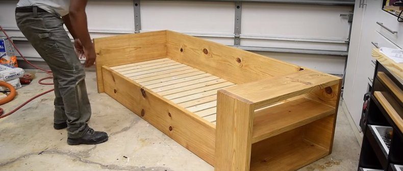 Как сделать диван своими руками: простые варианты изготовления в домашних условиях из поддонов и дерева мягкой мебели