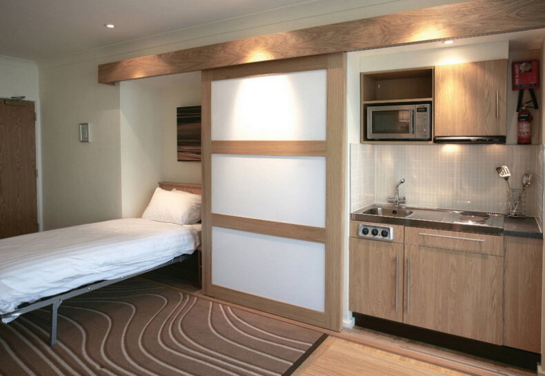 Как правильно поставить кровать в спальне любой площади