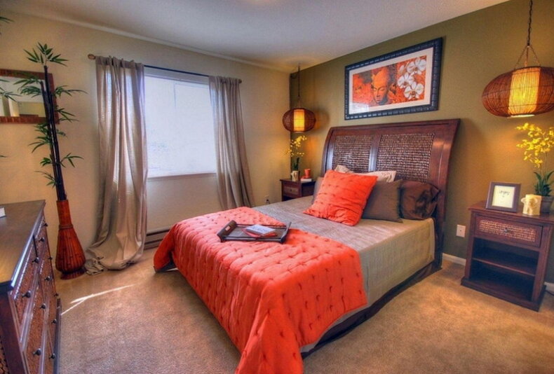 Как правильно поставить кровать в спальне любой площади