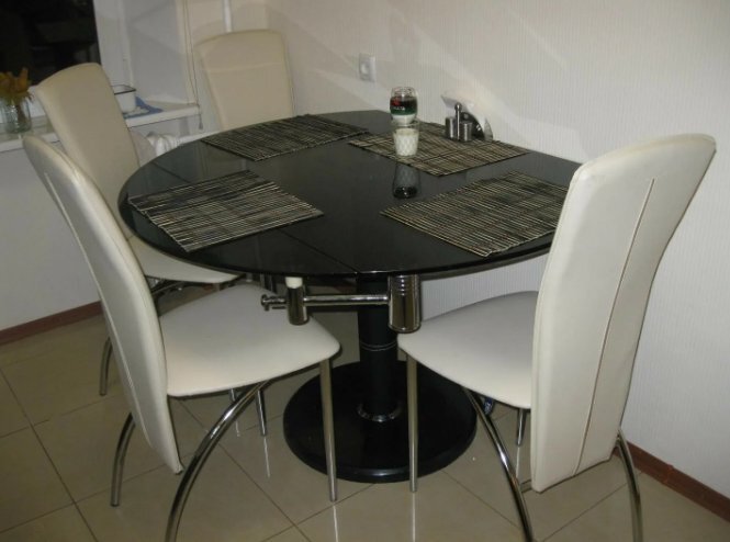 Стандартные формы и размеры обеденных кухонных столов - как выбрать подходящий