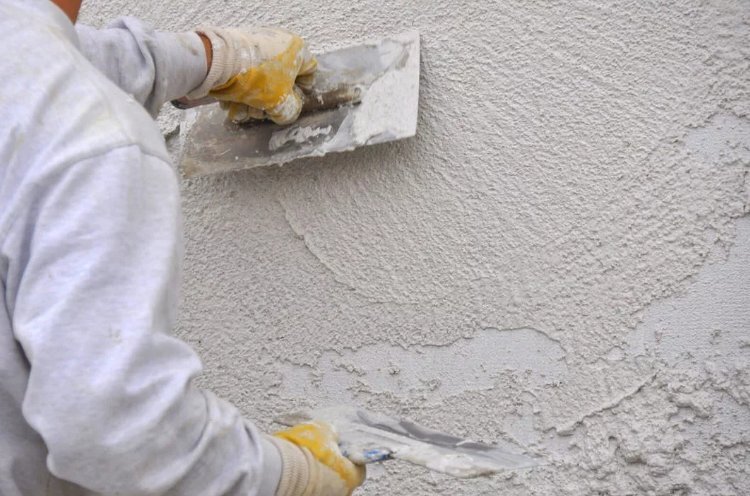 Можно ли применять декоративную штукатурку для отделки стен ванной комнаты и туалета - рекомендации по выбору и нанесению