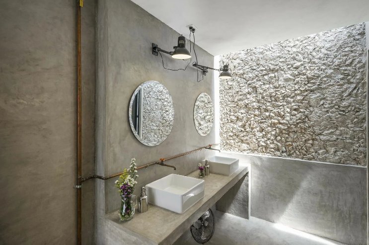 Можно ли применять декоративную штукатурку для отделки стен ванной комнаты и туалета - рекомендации по выбору и нанесению