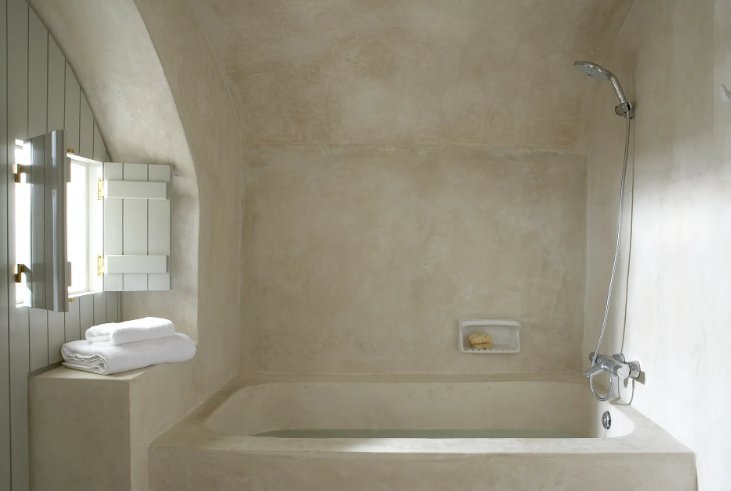 Можно ли применять декоративную штукатурку для отделки стен ванной комнаты и туалета - рекомендации по выбору и нанесению