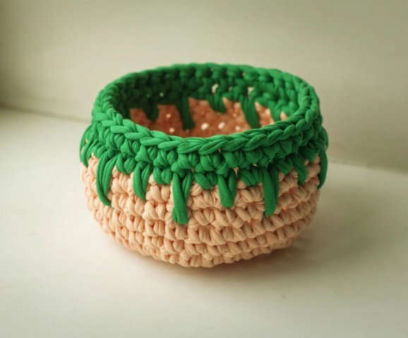 Как связать корзинку из трикотажной пряжи крючком - простой мастер-класс для начинающих