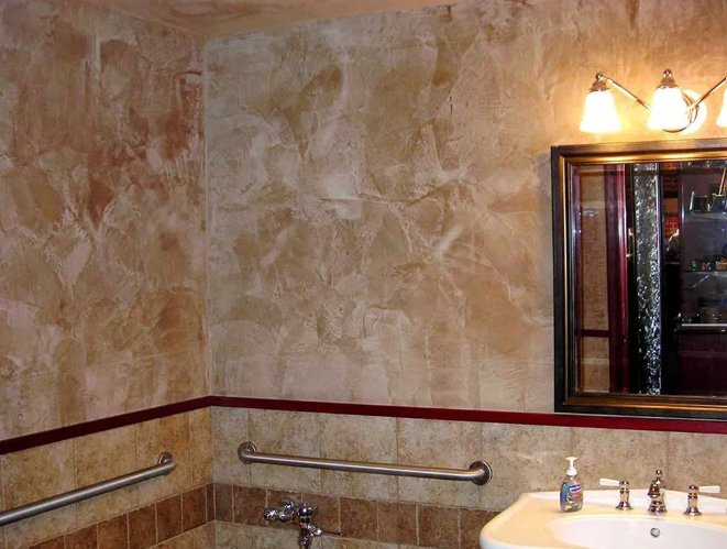 Можно ли применять декоративную штукатурку для отделки стен ванной комнаты и туалета - рекомендации по выбору и нанесению